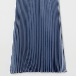 XS H&M Pleated Skirt